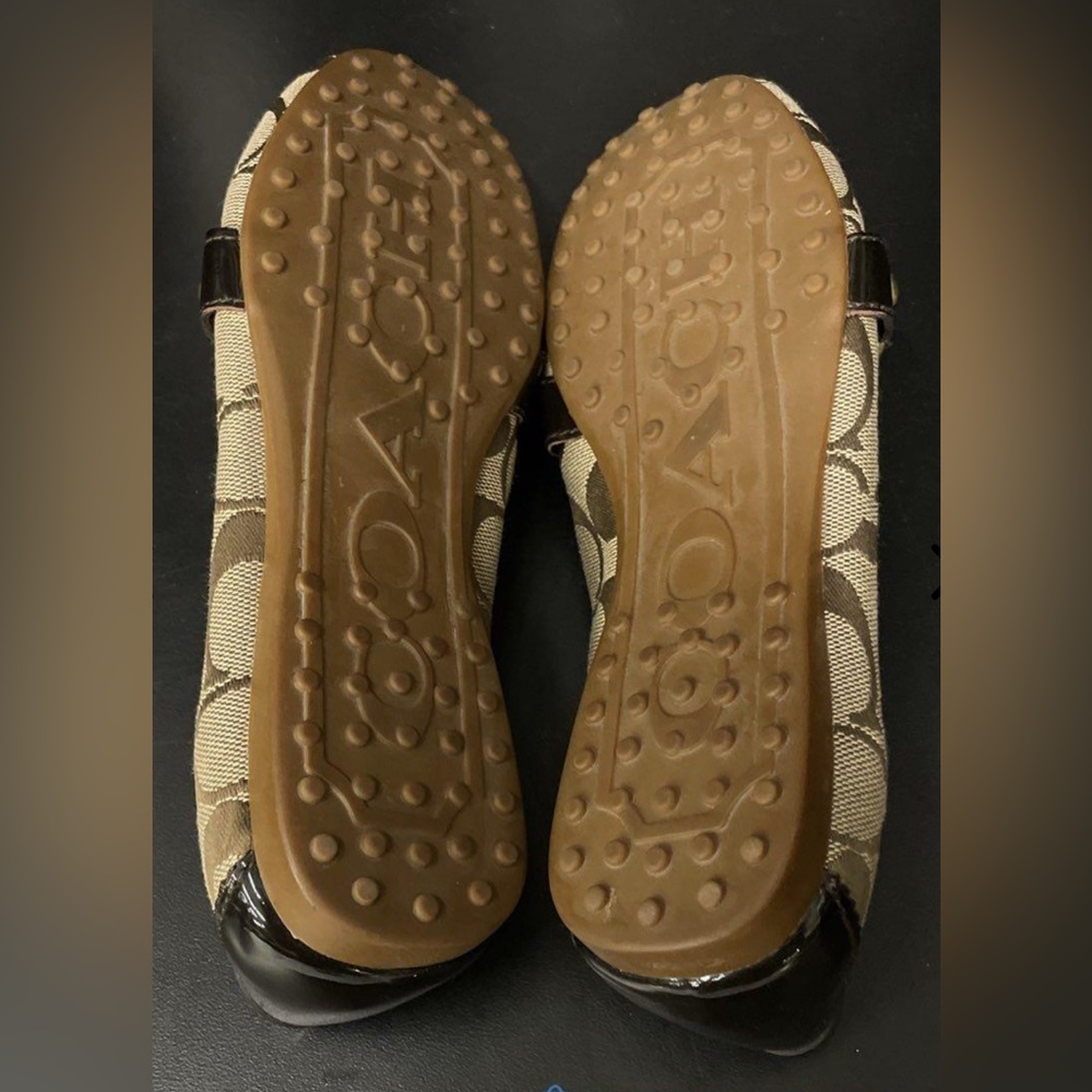 Coach Felisha Signature C with COA khaki/brown loafer casual shoe no call out 6B - Picture 5 of 7